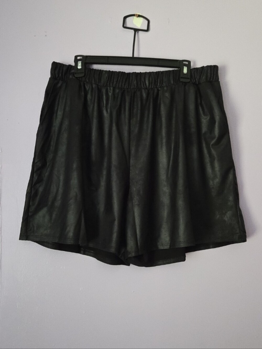 HEIMISH USA 2X Black Faux Leather Elastic-Waist Bermuda Shorts